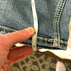 NWT Silver jeans co acid washed light jeans. Curvy fit mid rise slim boot.w33l33